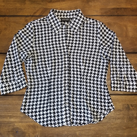 New York & Company Tops - NEW YORK & COMPANY Houndstooth Button Down Top